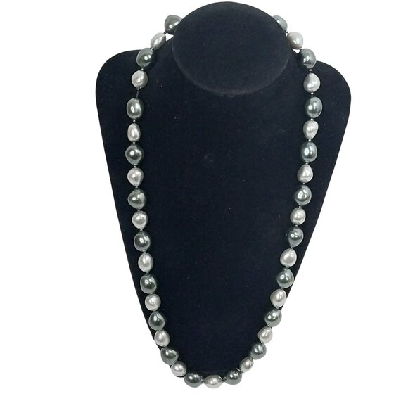 Trifari Faux Baroque Pearl Necklace Silver Clasp Tahitian Grey & White - Picture 1 of 6